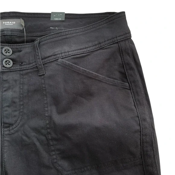 NWT TORRID Crop Aviator Skinny Stretch Twill Mid-Rise Black Pant - Picture 6 of 10